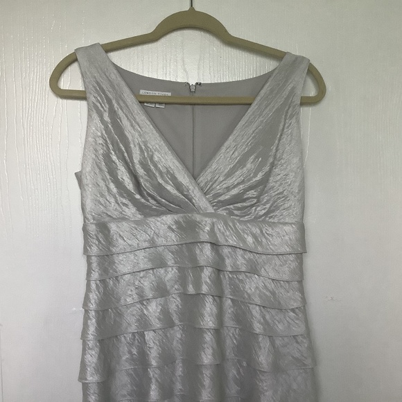 London Times Petites Silver Tiered Formal Cocktail Dress - Picture 1 of 6